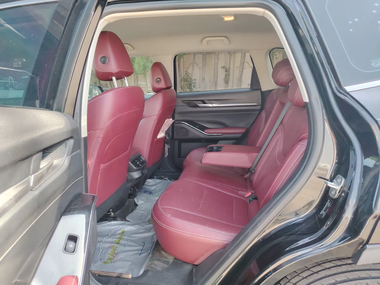 Car image 16