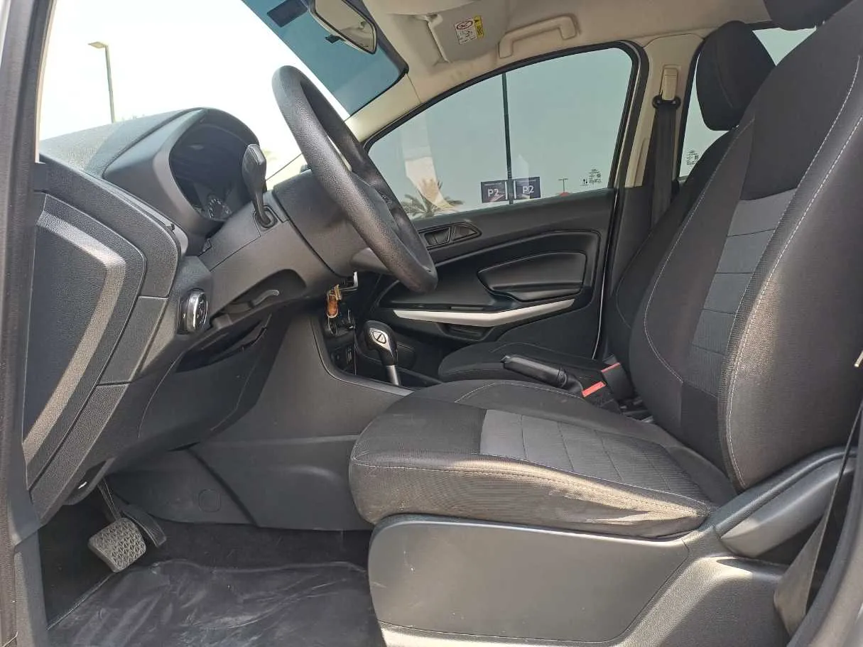 Car image 12