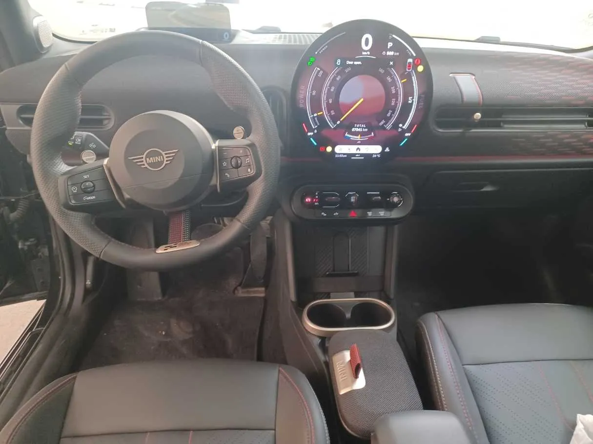 Car image 15
