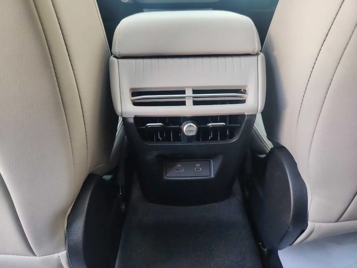 Car image 28