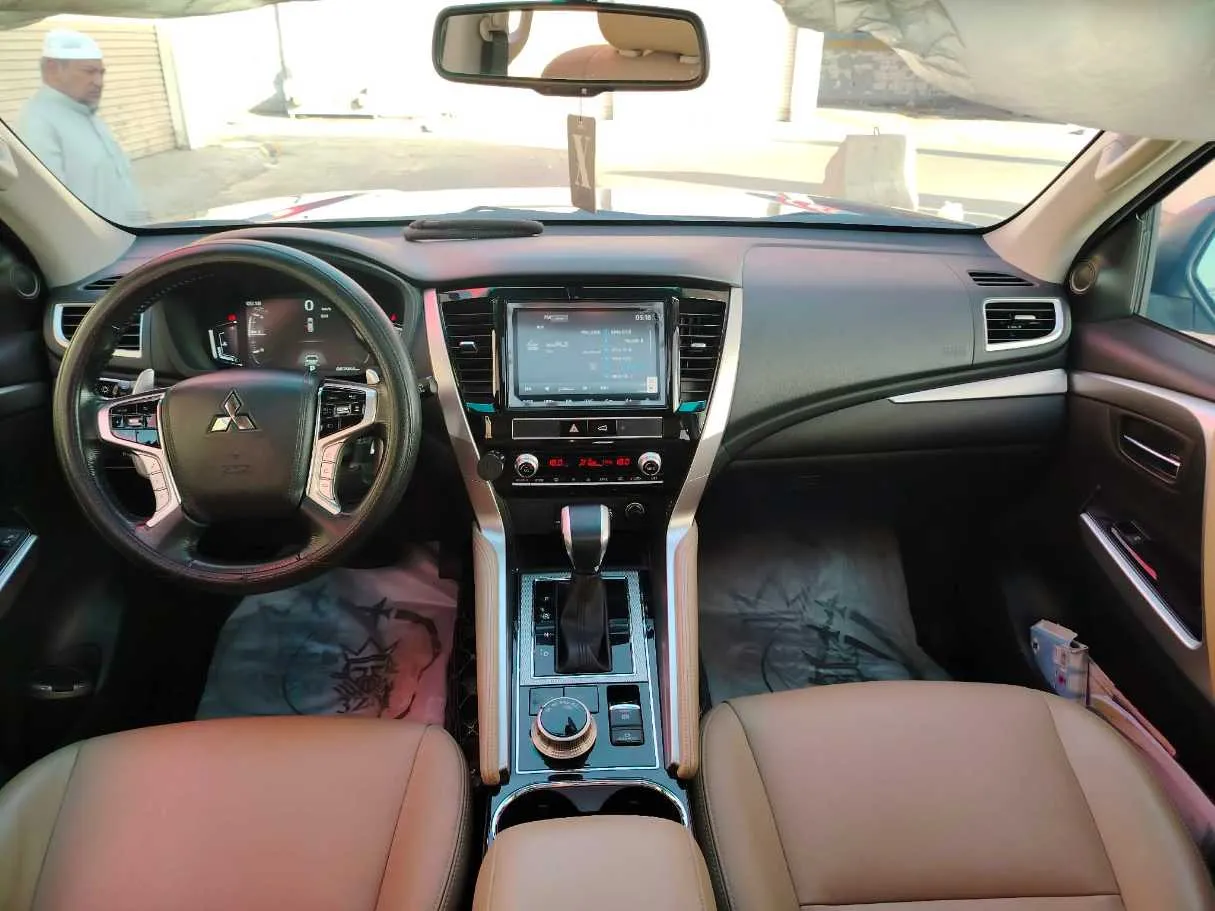Car image 24