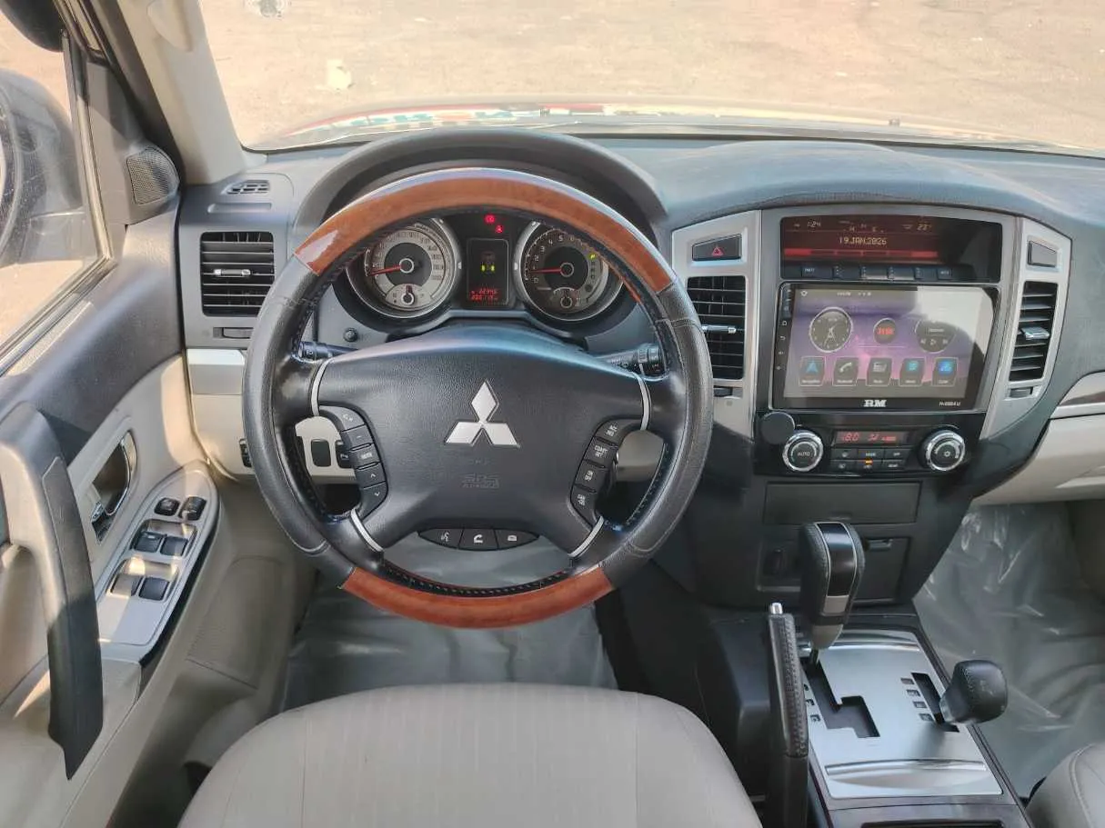 Car image 24