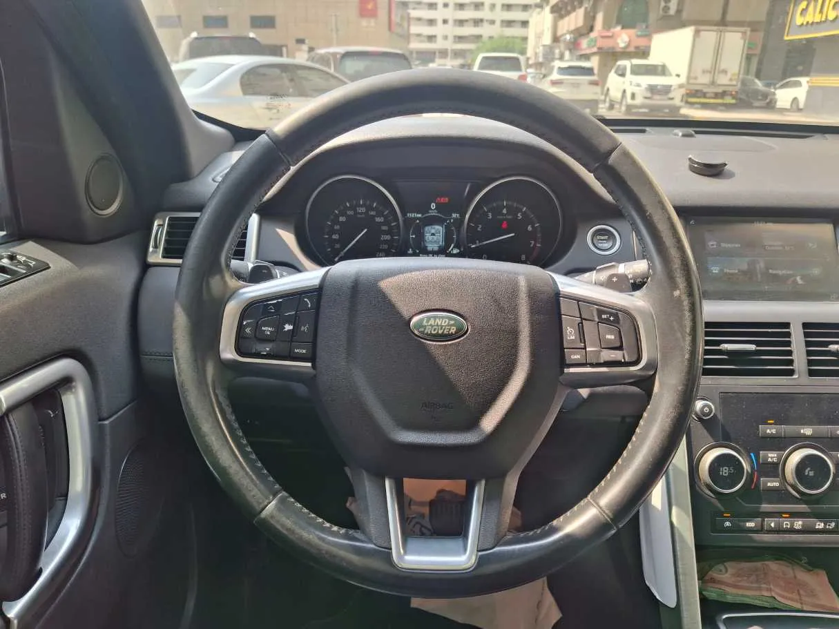 Car image 17