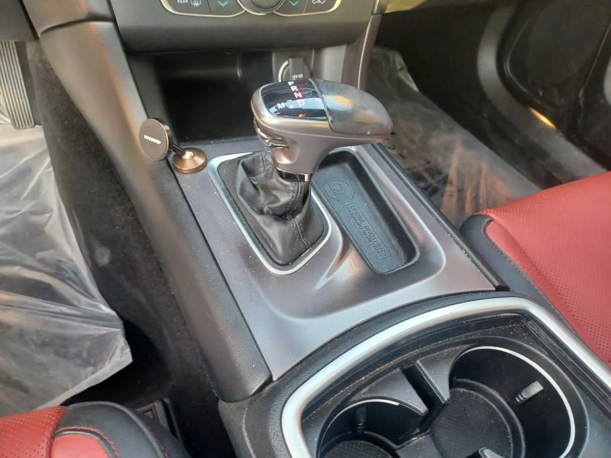 Car image 17