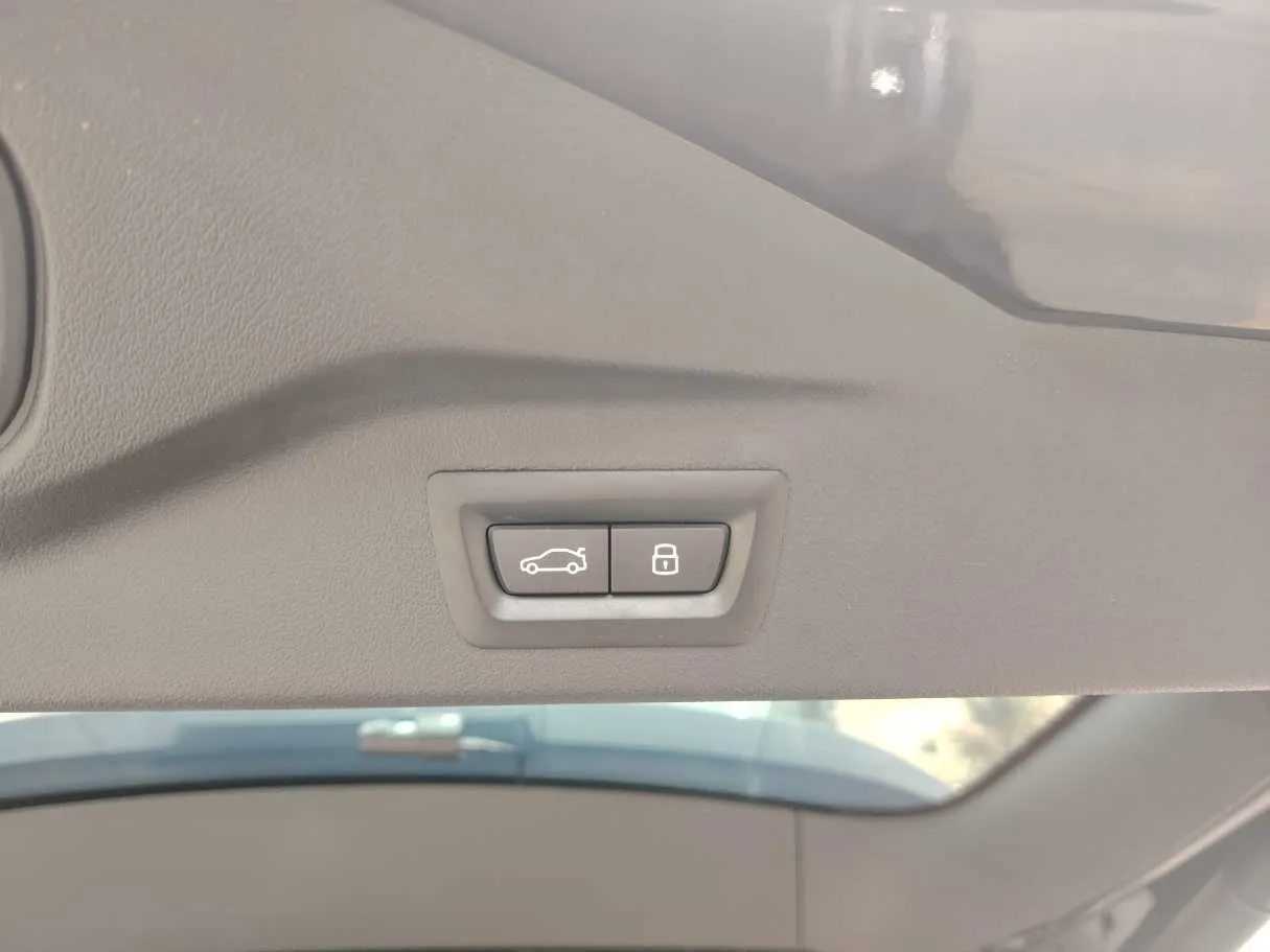 Car image 48
