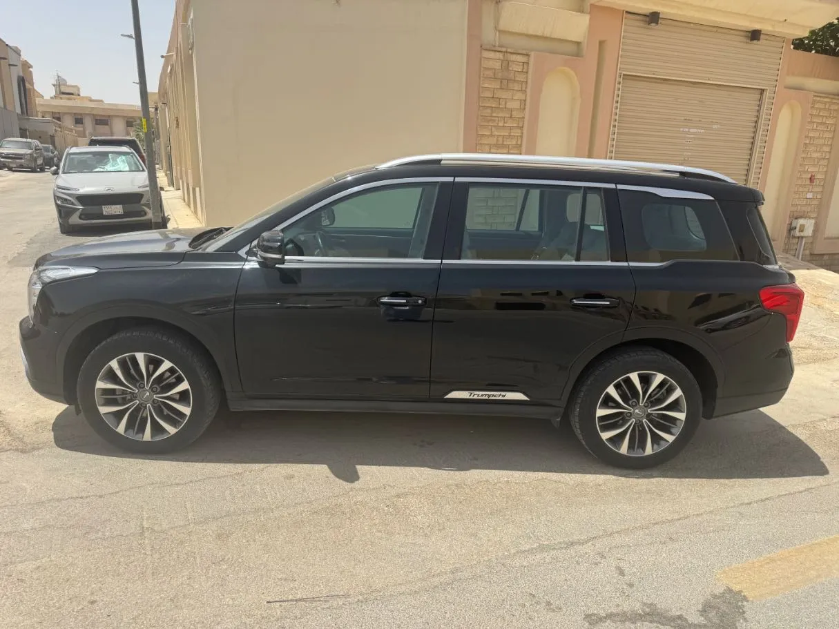 Car image 8