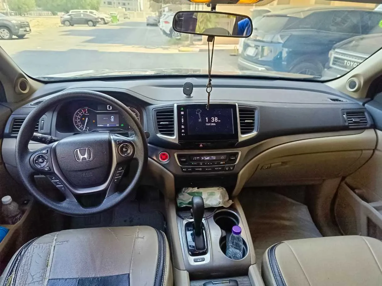 Car image 18
