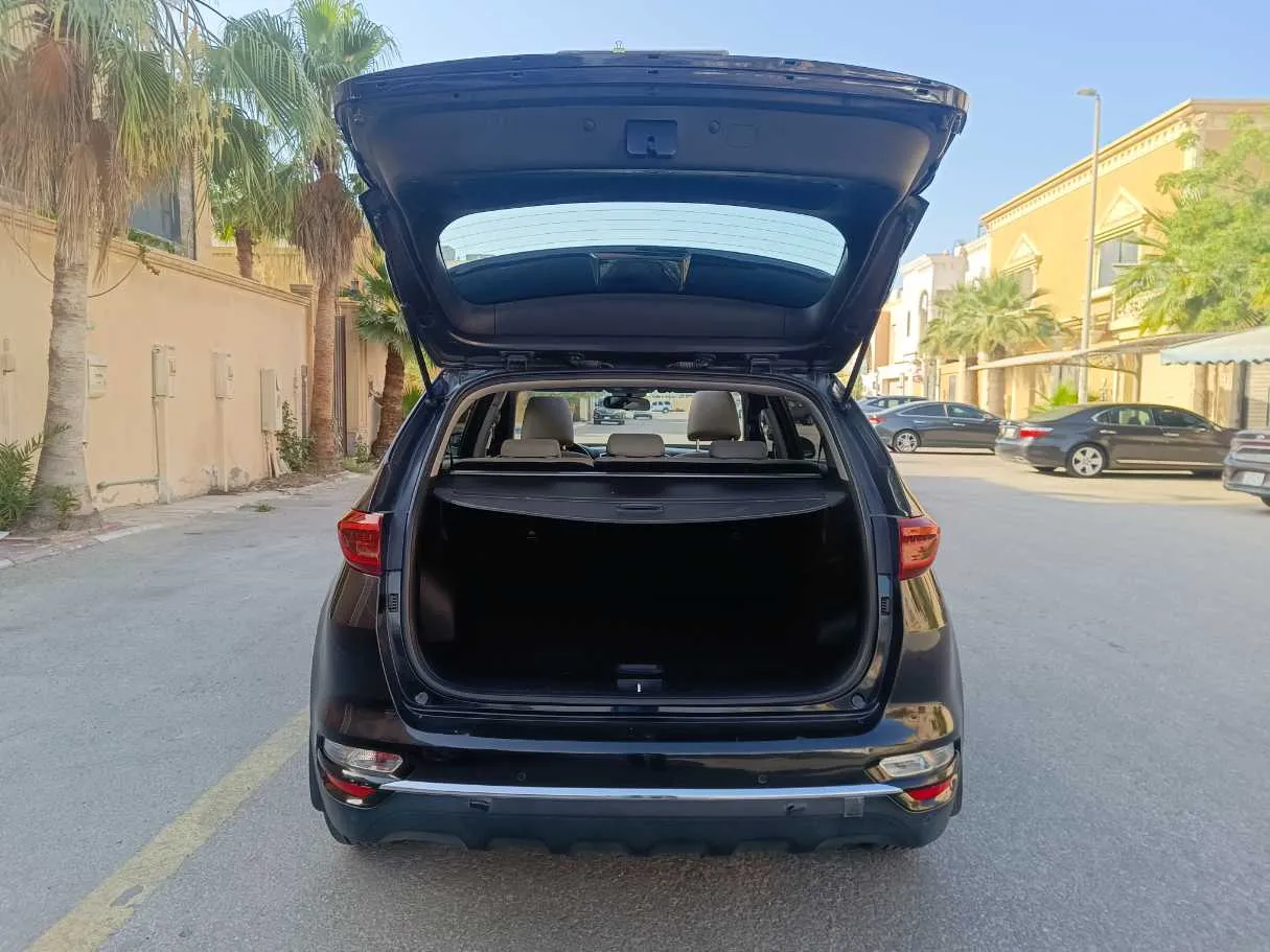 Car image 26