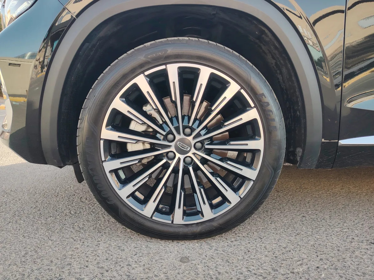 Car image 9