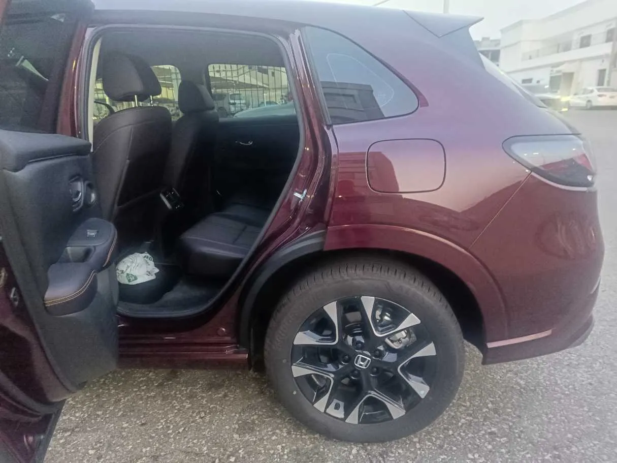 Car image 17