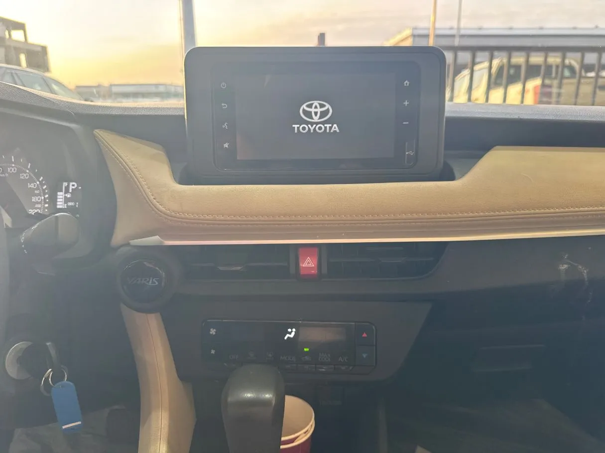 Car image 10