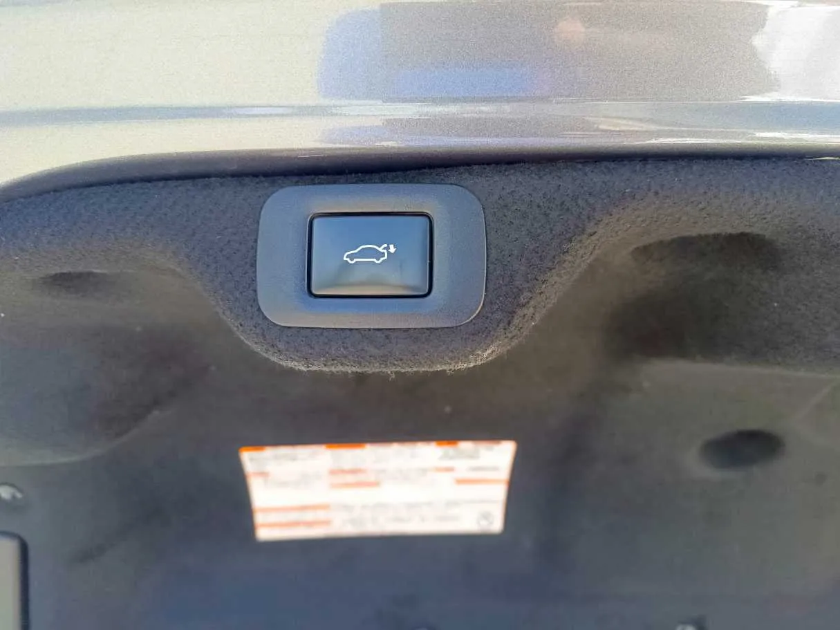 Car image 33