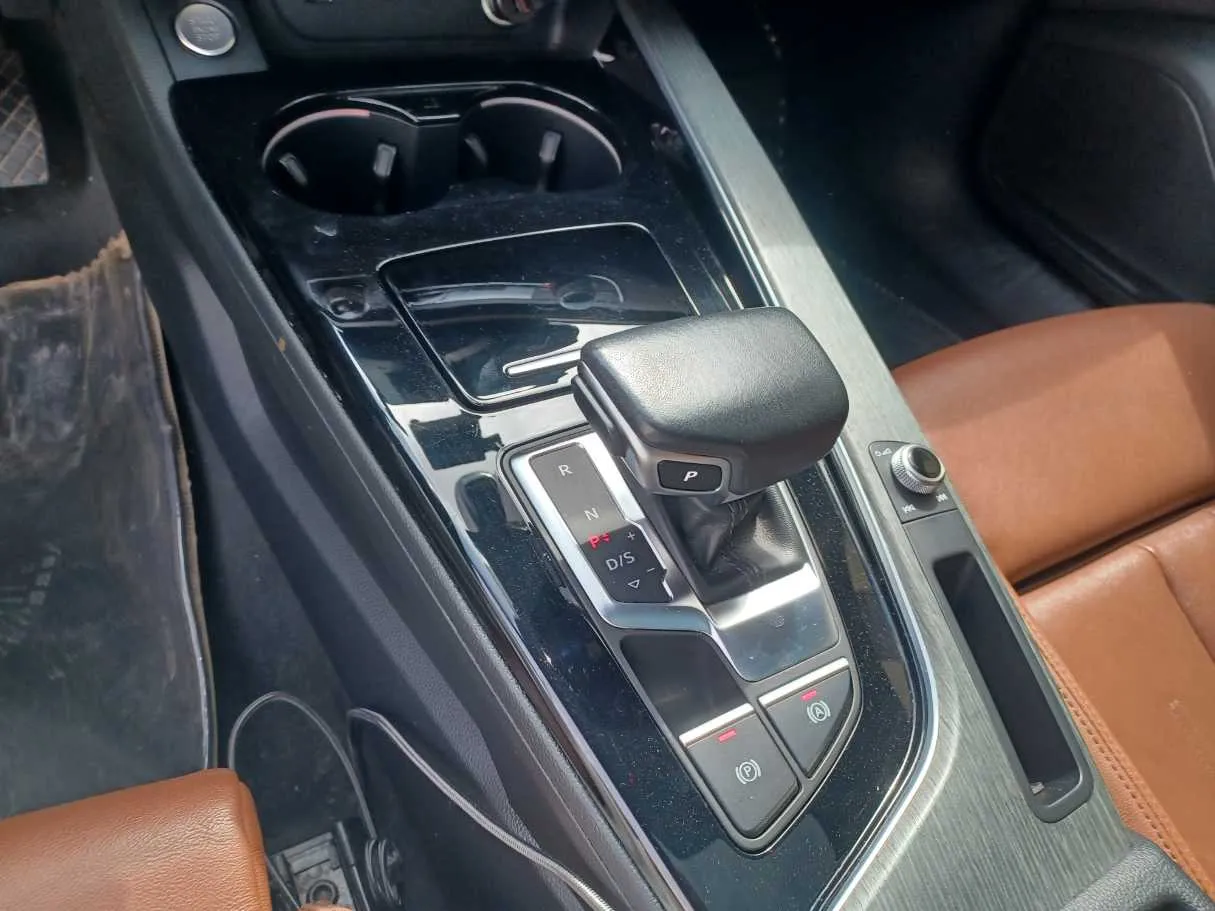 Car image 18