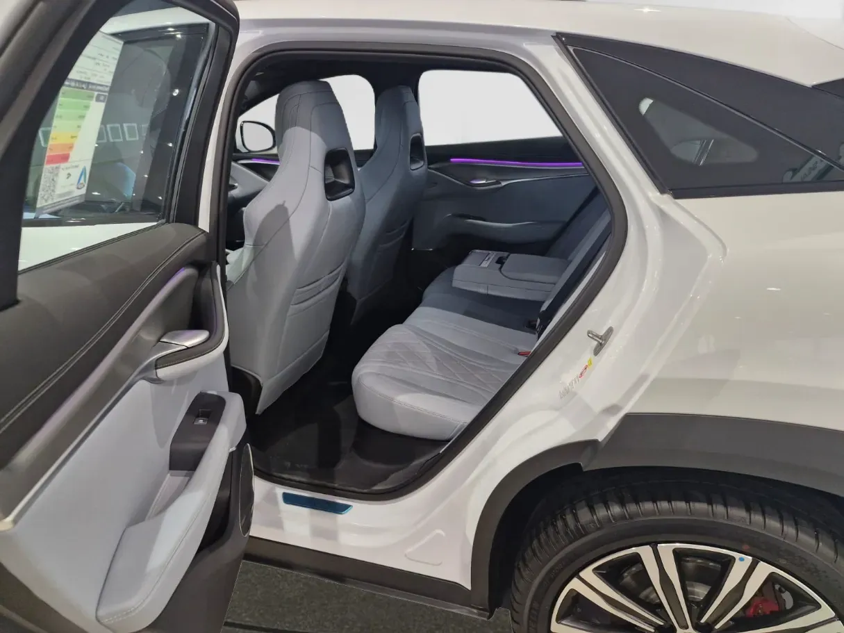 Car image 6