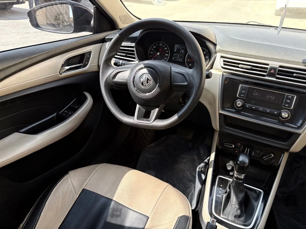 Car image 18
