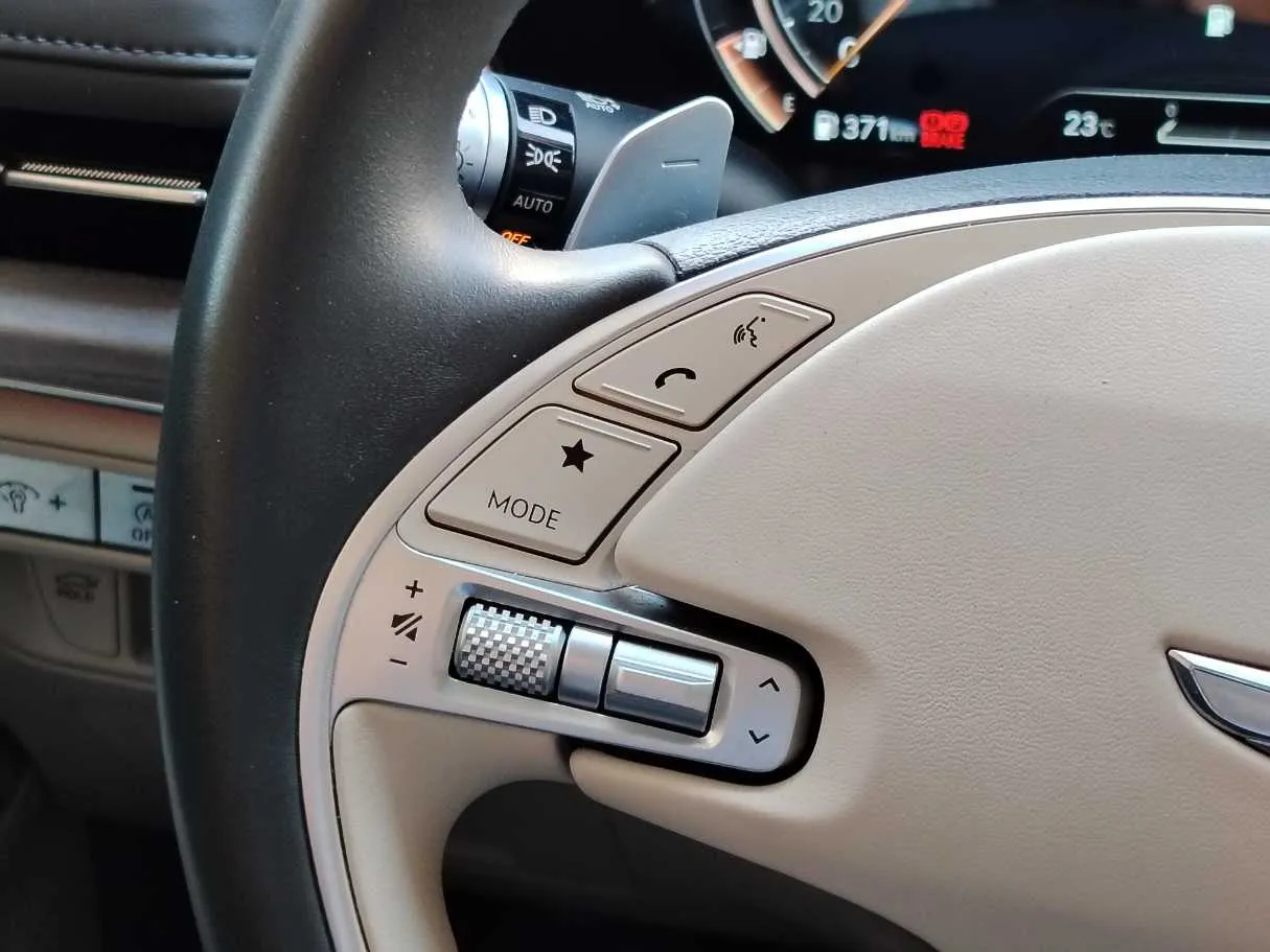 Car image 30