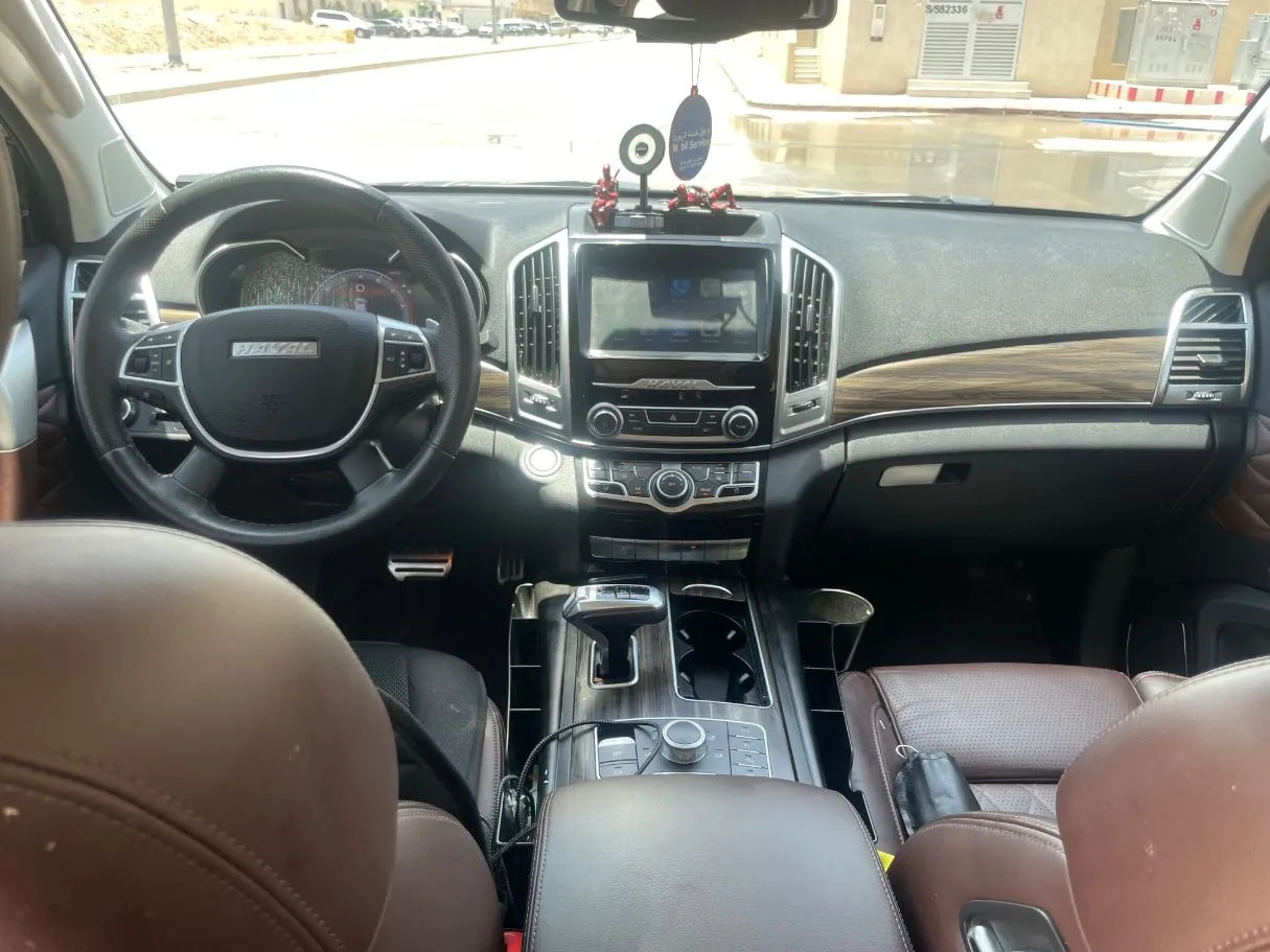Car image 19