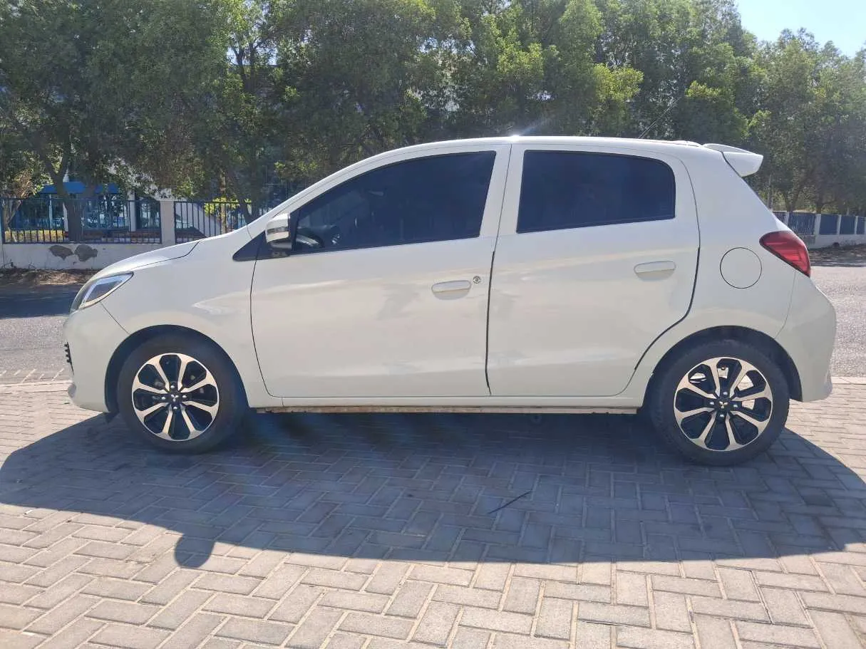 Car image 8