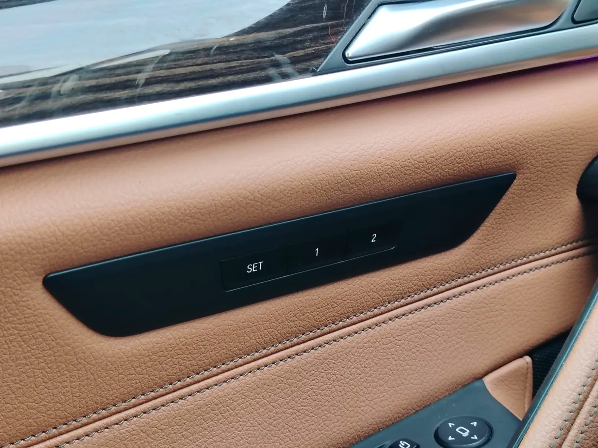 Car image 32