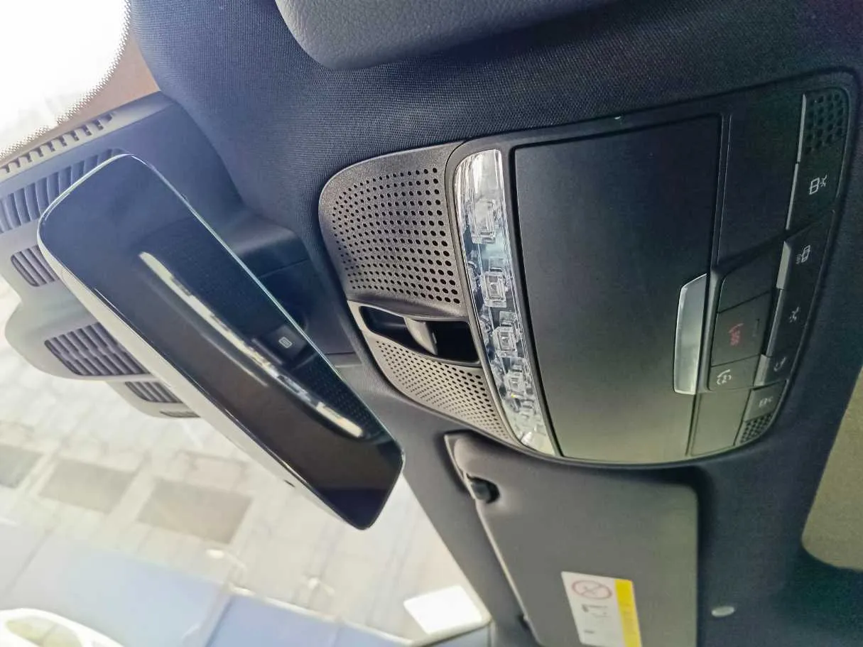 Car image 32