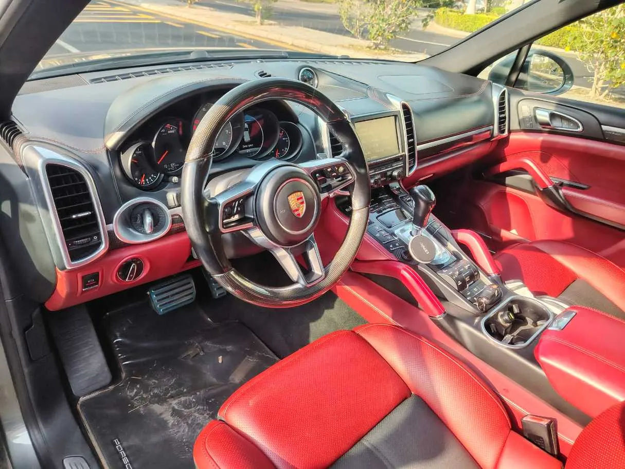 Car image 13