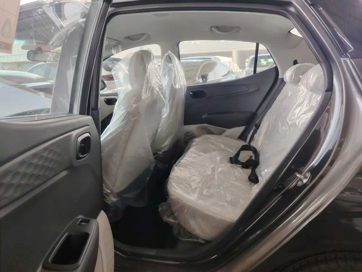 Car image 15