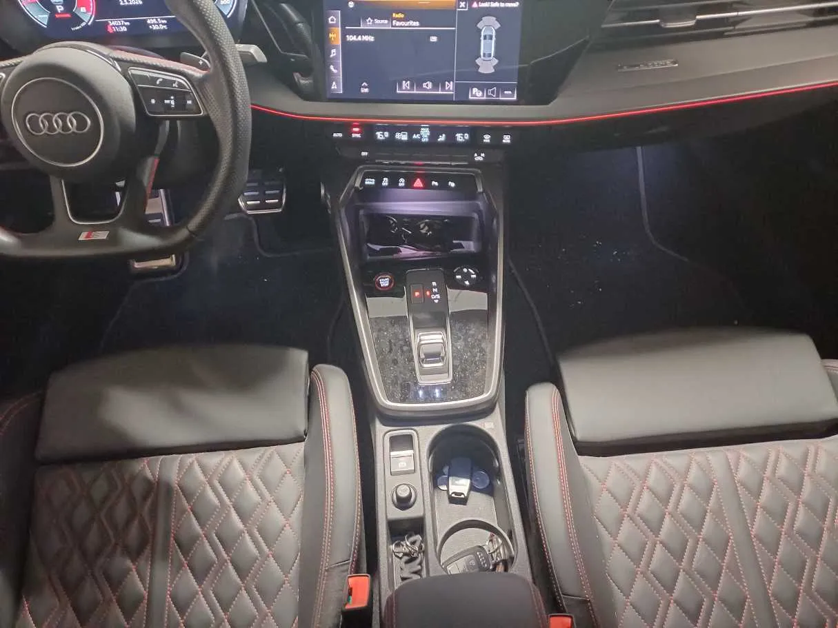 Car image 15