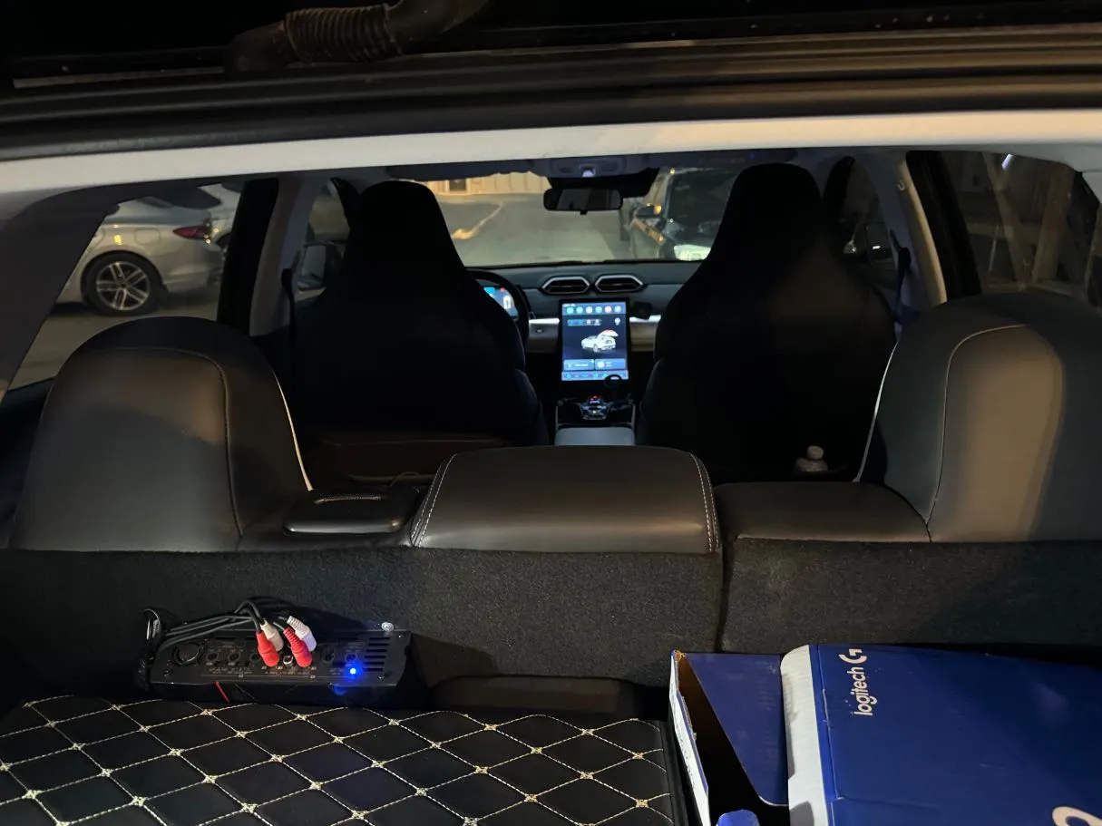 Car image 23