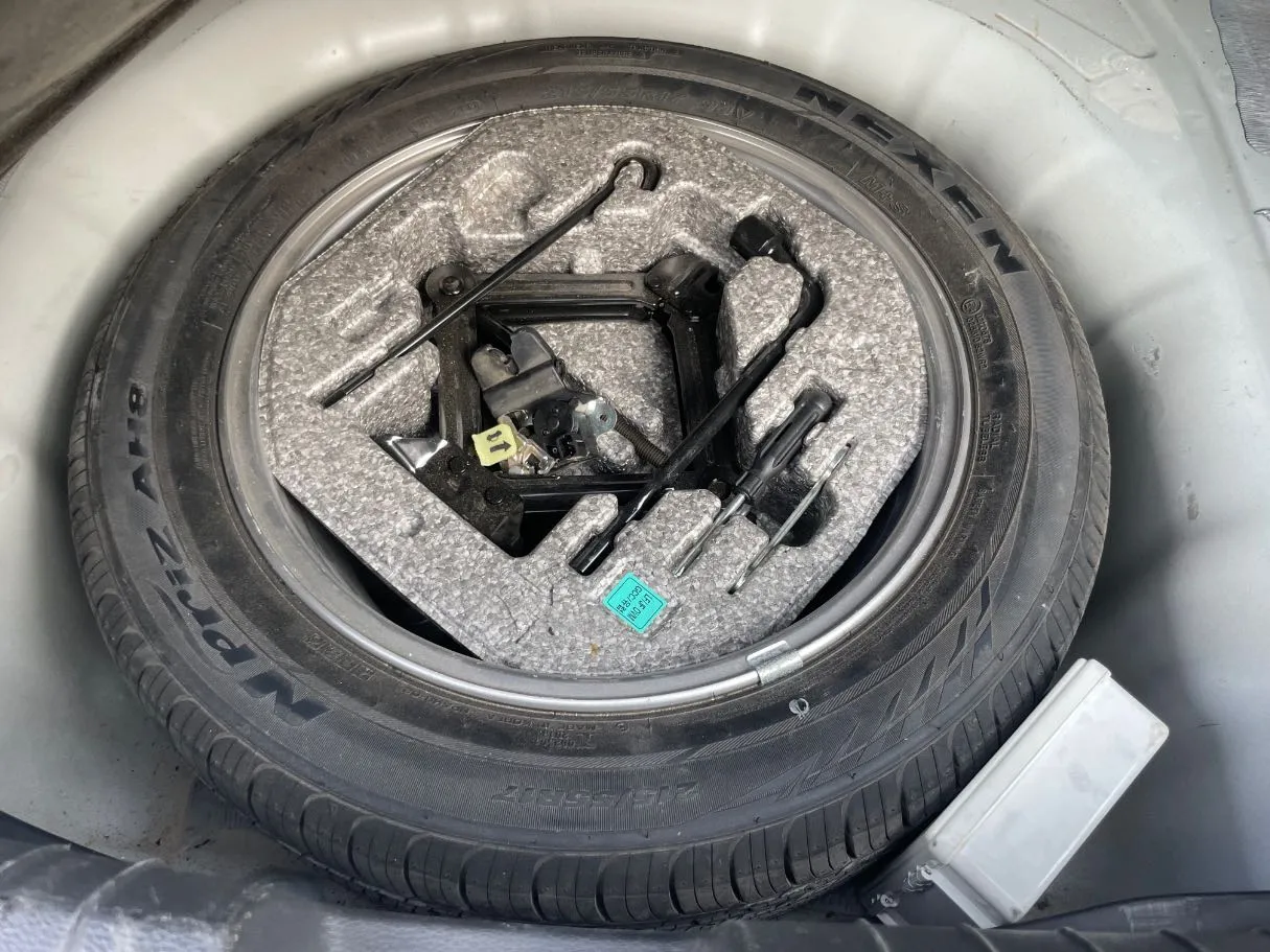 Car image 24