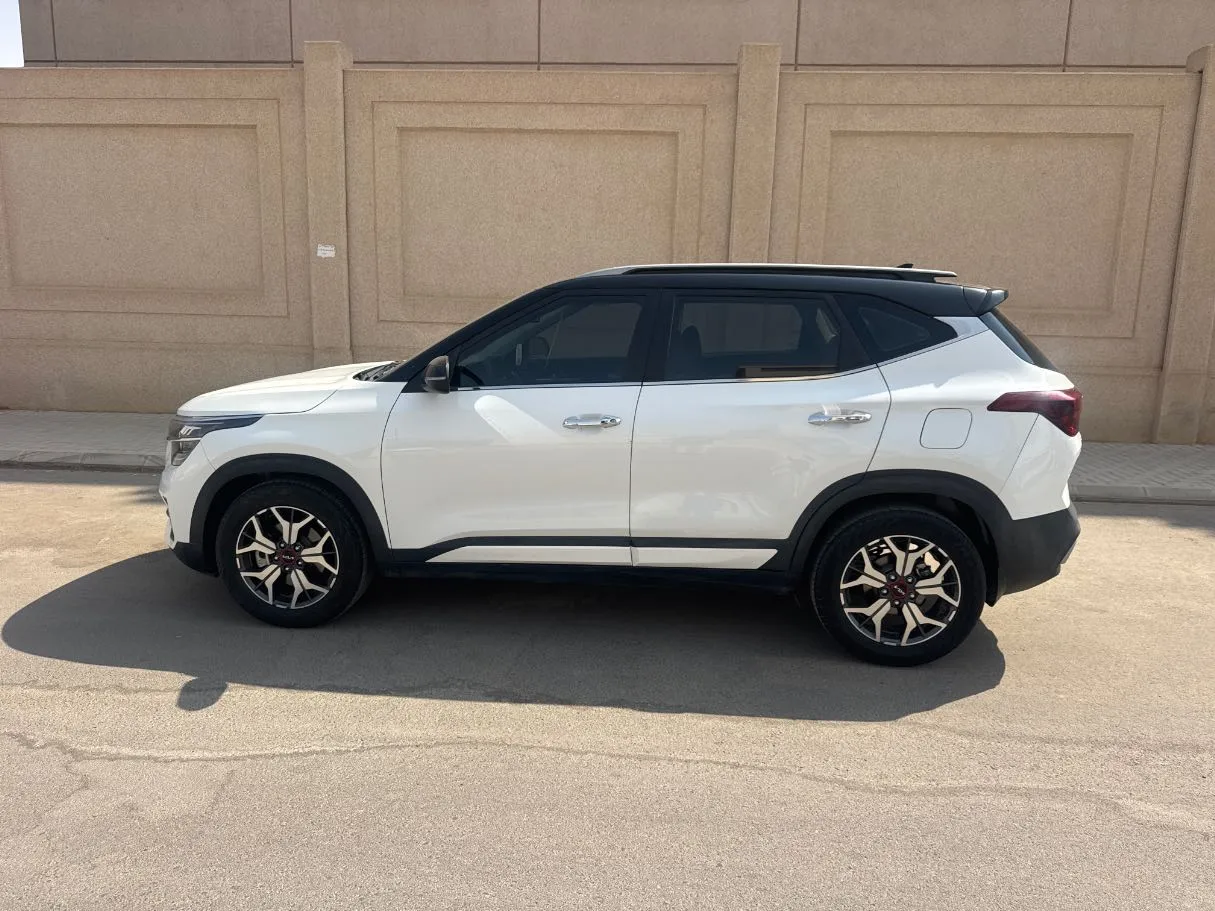 Car image 8