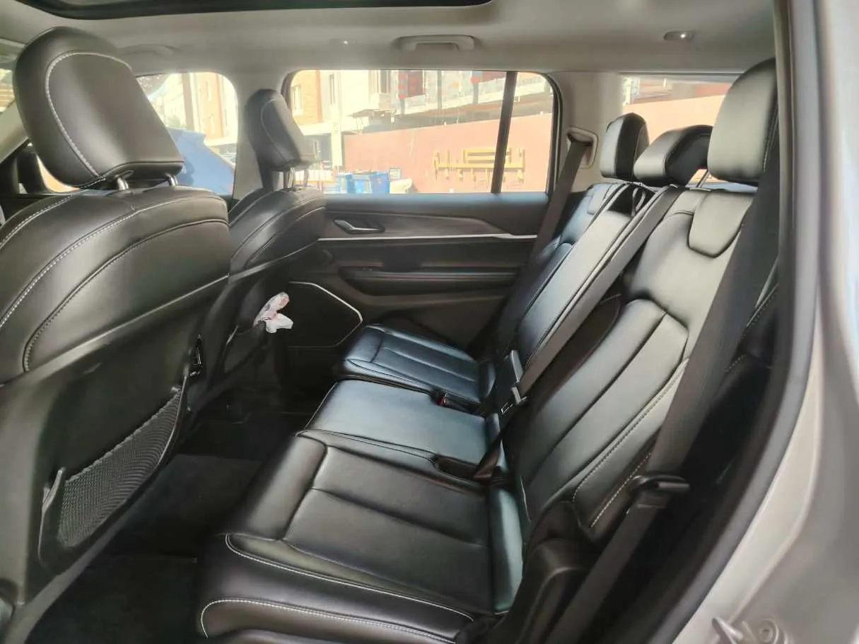 Car image 18