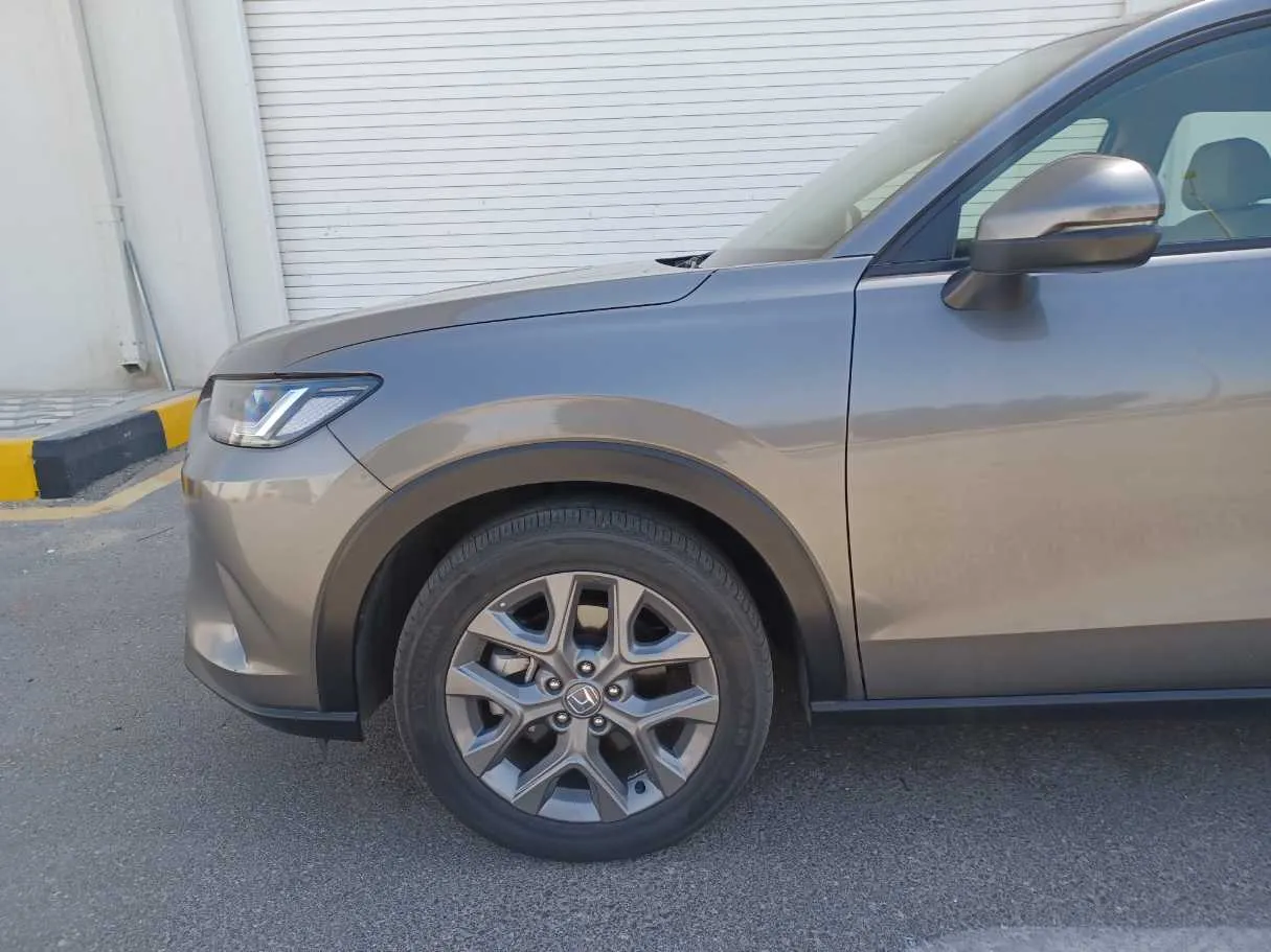 Car image 9