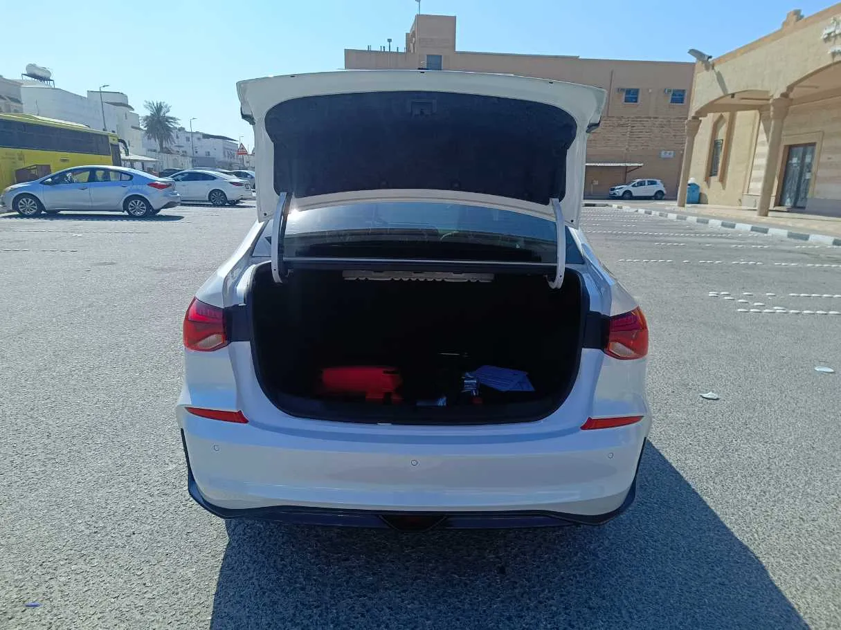 Car image 28