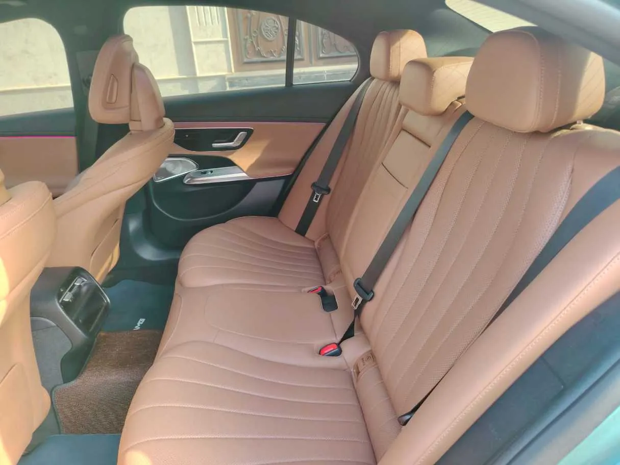 Car image 18