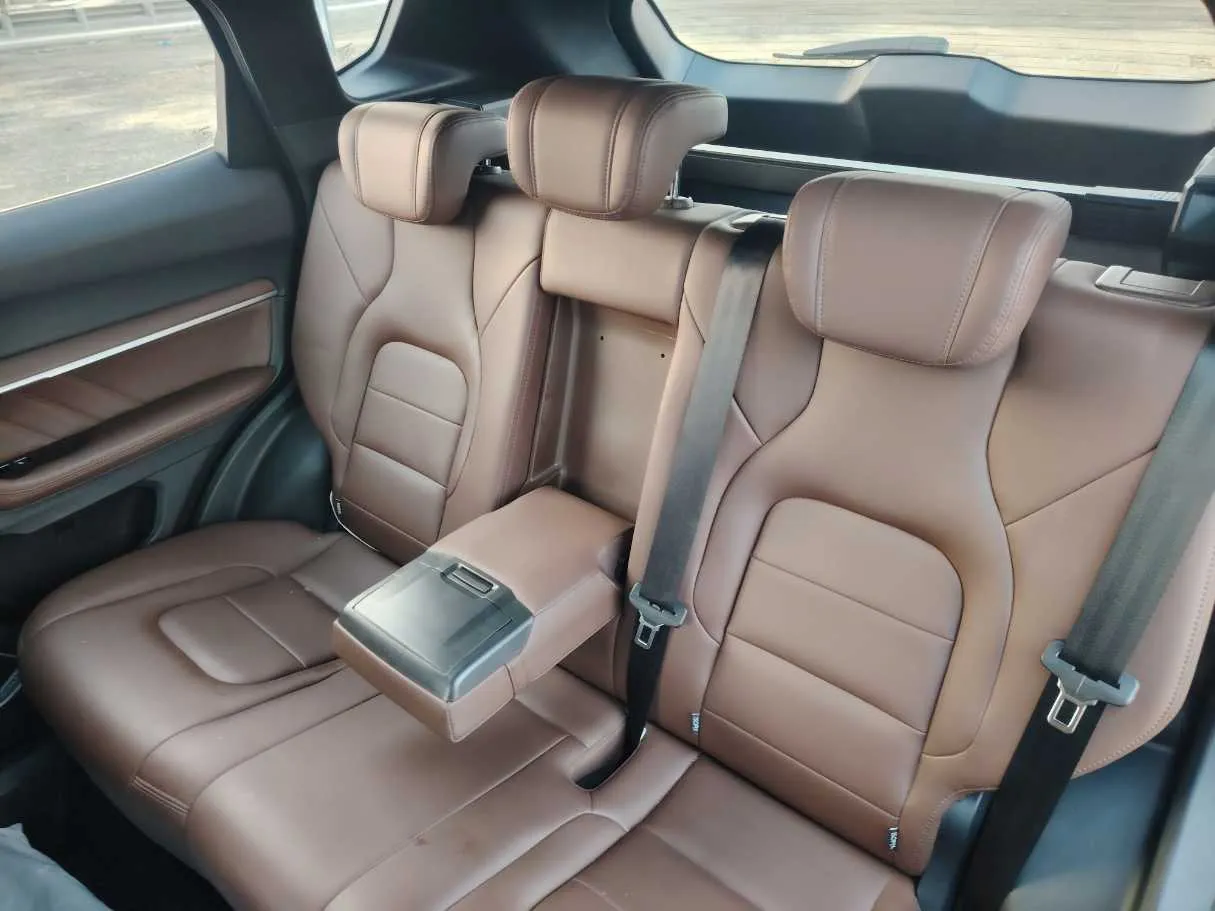 Car image 16