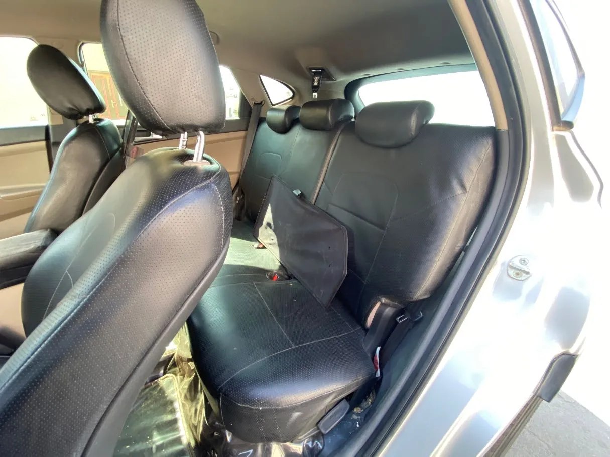 Car image 13