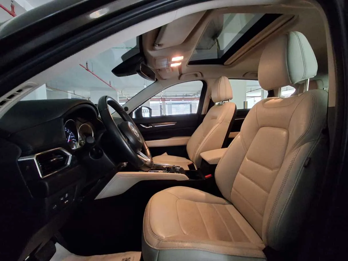 Car image 12