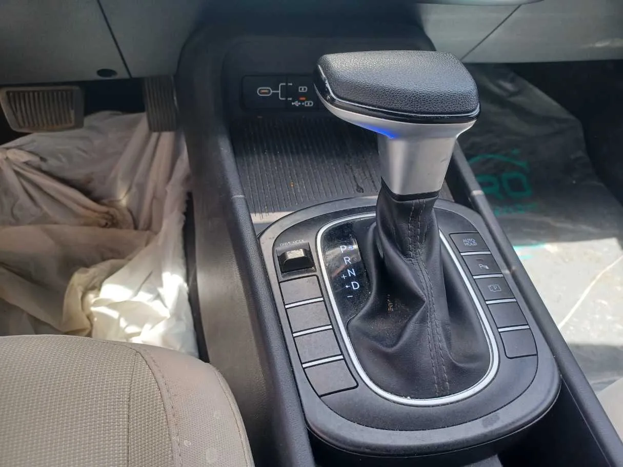 Car image 16