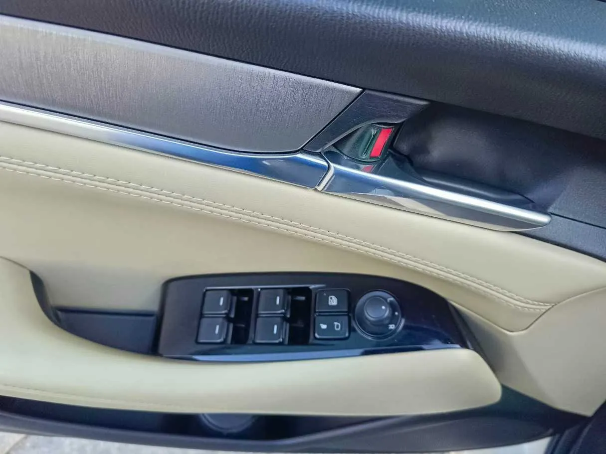 Car image 28