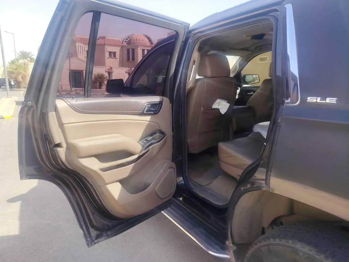 Car image 13