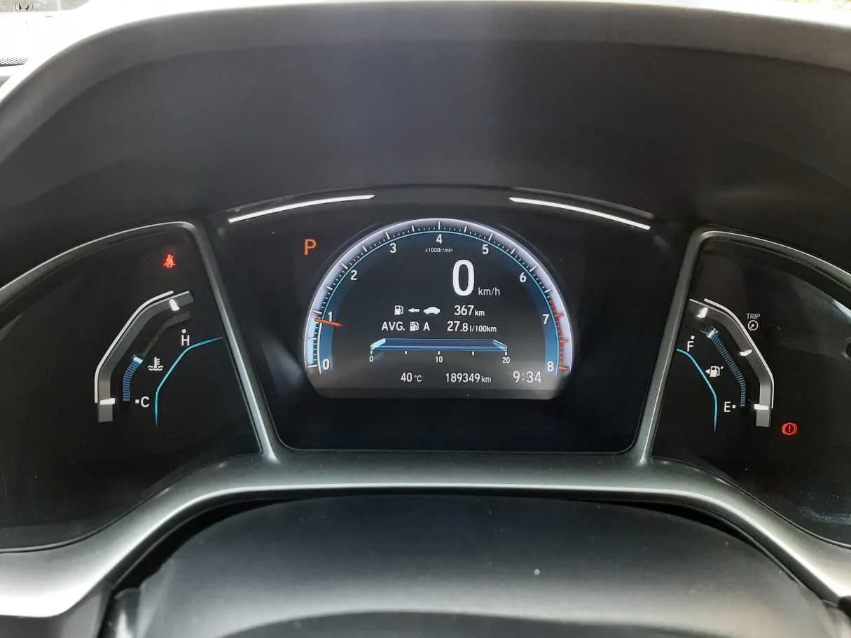 Car image 18