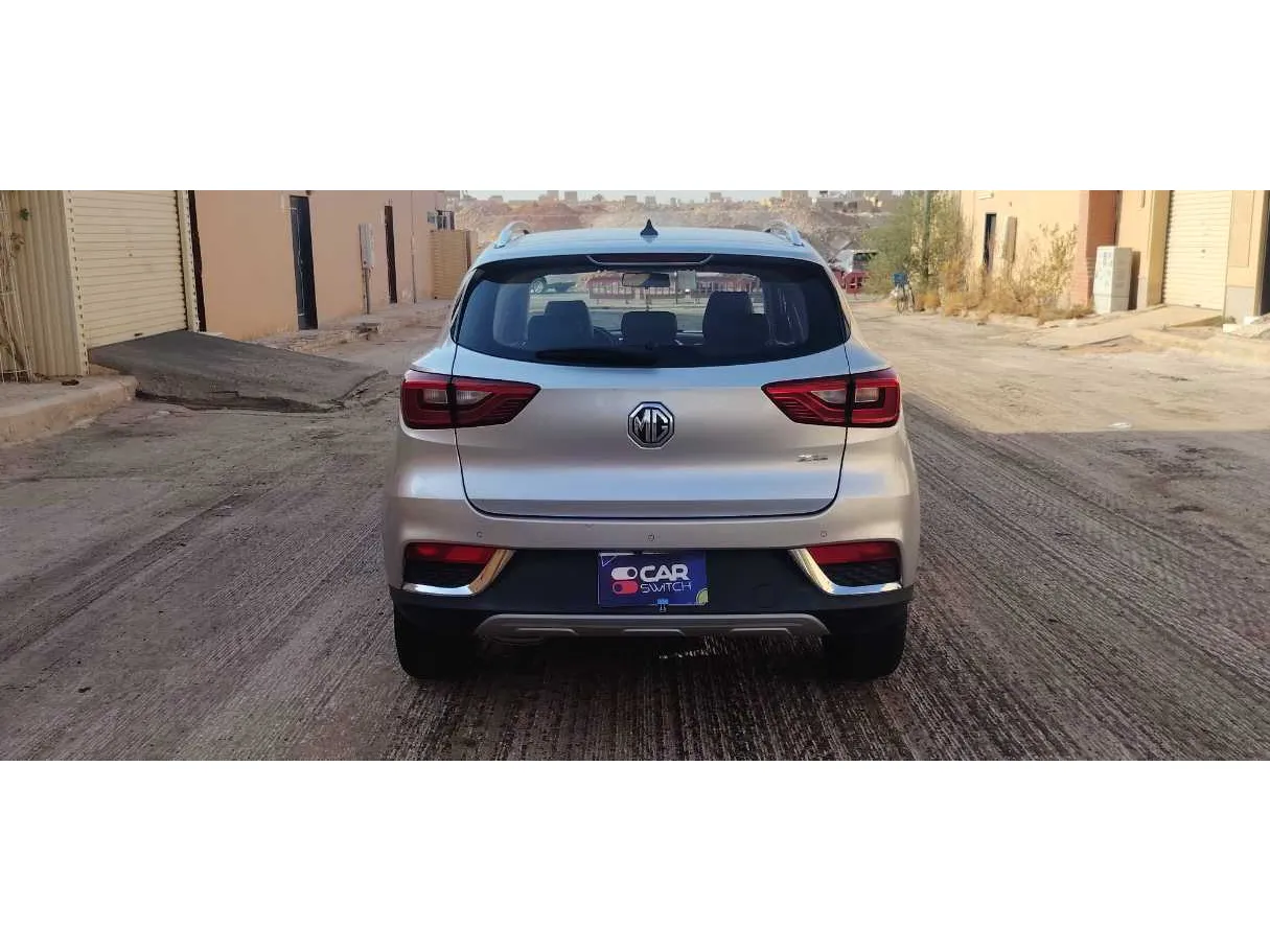 Car image 6