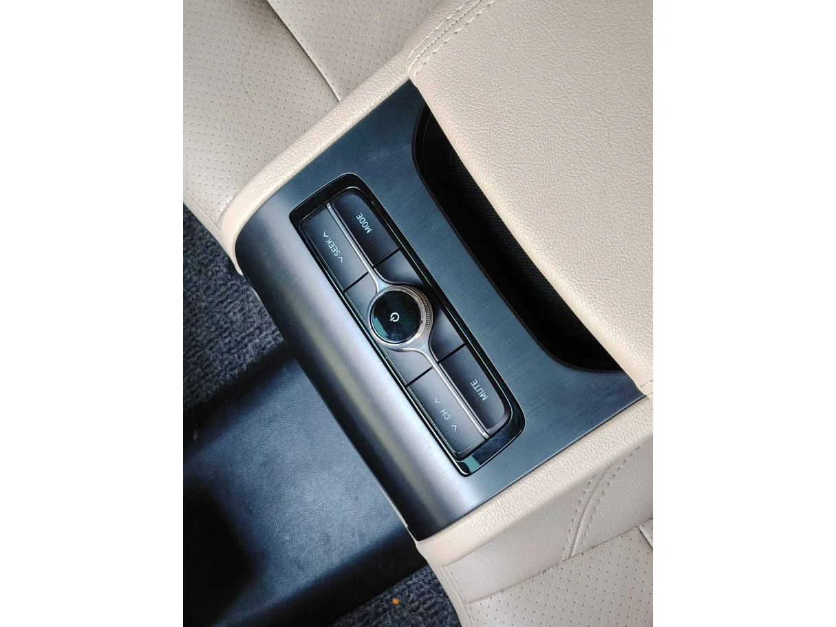 Car image 29