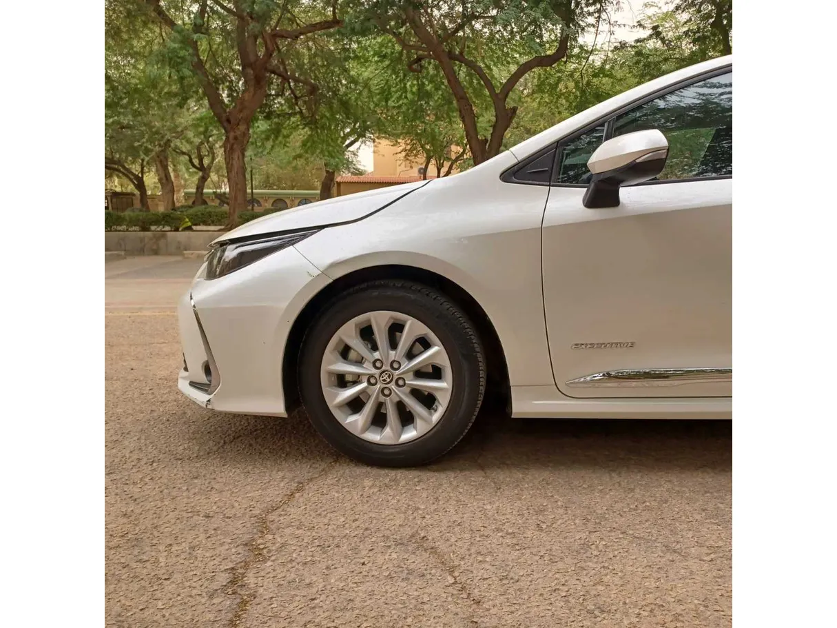 Car image 9