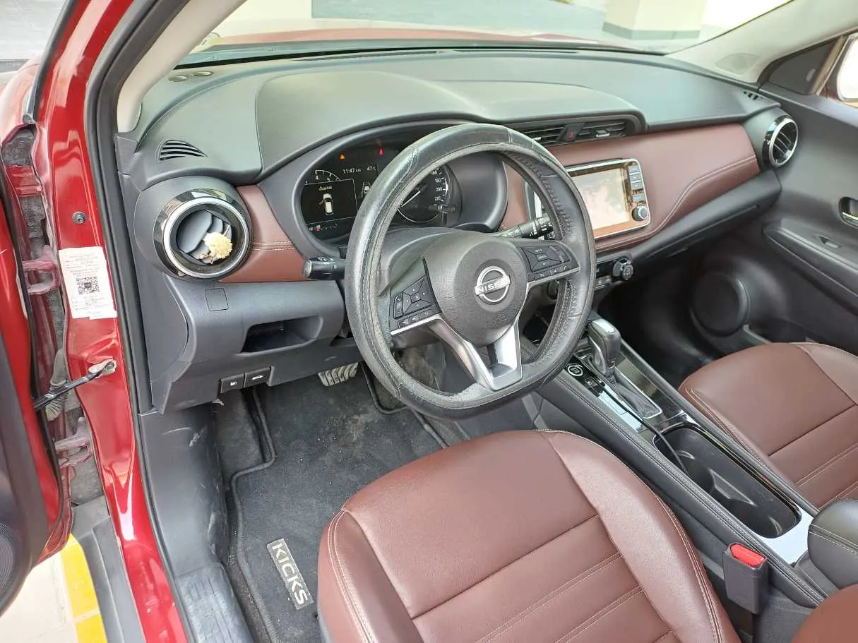 Car image 11