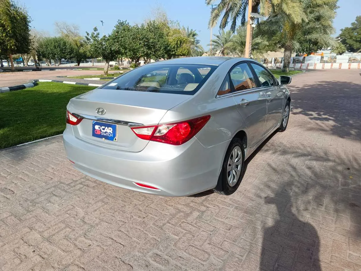 Car image 5