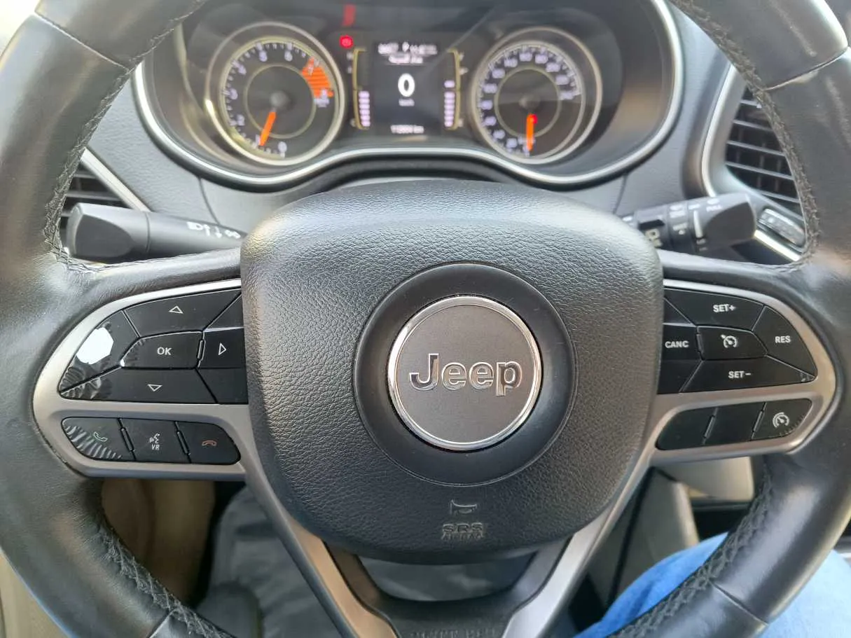 Car image 23