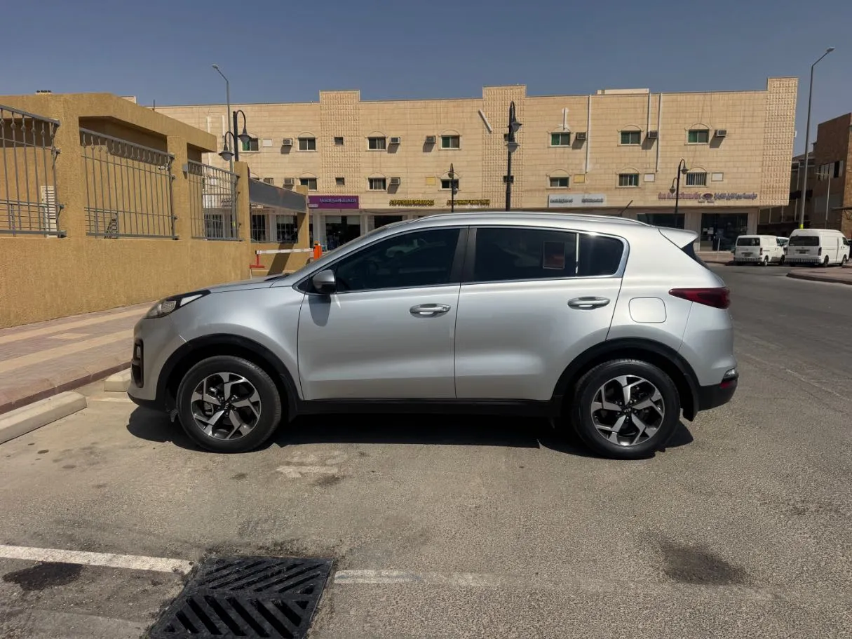 Car image 8