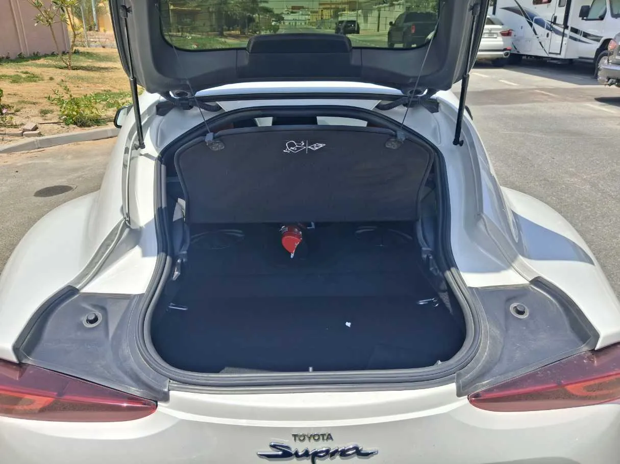 Car image 17