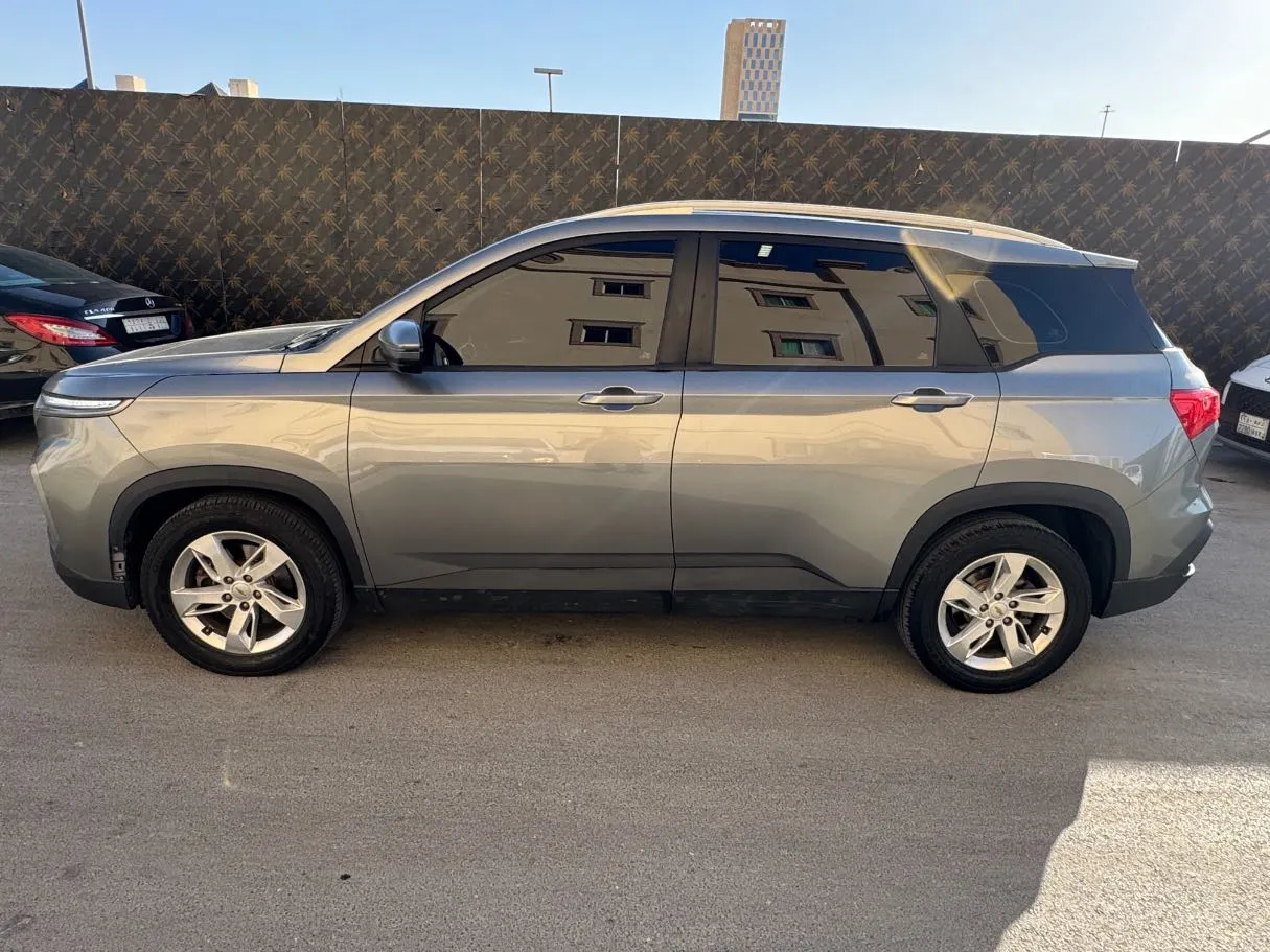 Car image 8